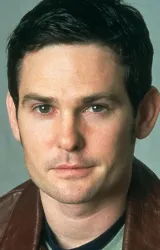 Генри Томас